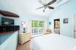 6 bedrooms, desk, iron/ironing board, free WiFi