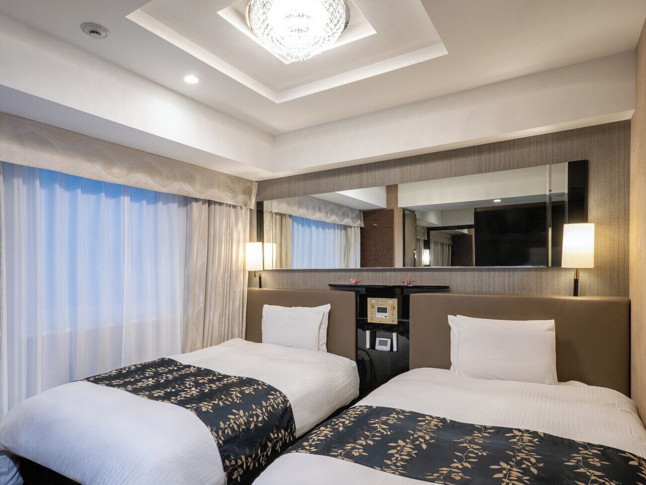 ห้องดีลักซ์ทวิน | โต๊ะทำงาน, ผ้าม่านกันแสง, ห้องเก็บเสียง, เตารีด/โต๊ะรีดผ้า