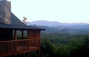 Exterior - July Sale, 7/3-6, 17-24, 28-8/4 Knight of My Dreams, Secluded, Amazing Views! (Sevierville)