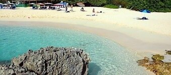 SPECTACULAR BEACHFRONT 180° OCEANVIEW  ORIENTBEACH POOL - YOU TOUCH THE SAND !