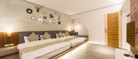 Quadruple Room | Desk, laptop workspace, soundproofing, free WiFi
