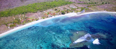 Pantai di sekitar