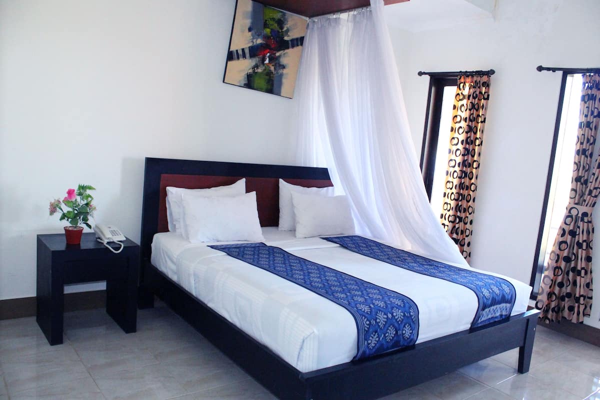 Deluxe Twin Room, 1 Bedroom, Beach View | 1 bedroom, in-room safe, desk, laptop workspace