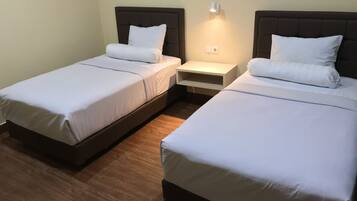 Kamar Twin Deluks | 1 kamar tidur, brankas, meja kerja, dan ruang kerja ramah laptop