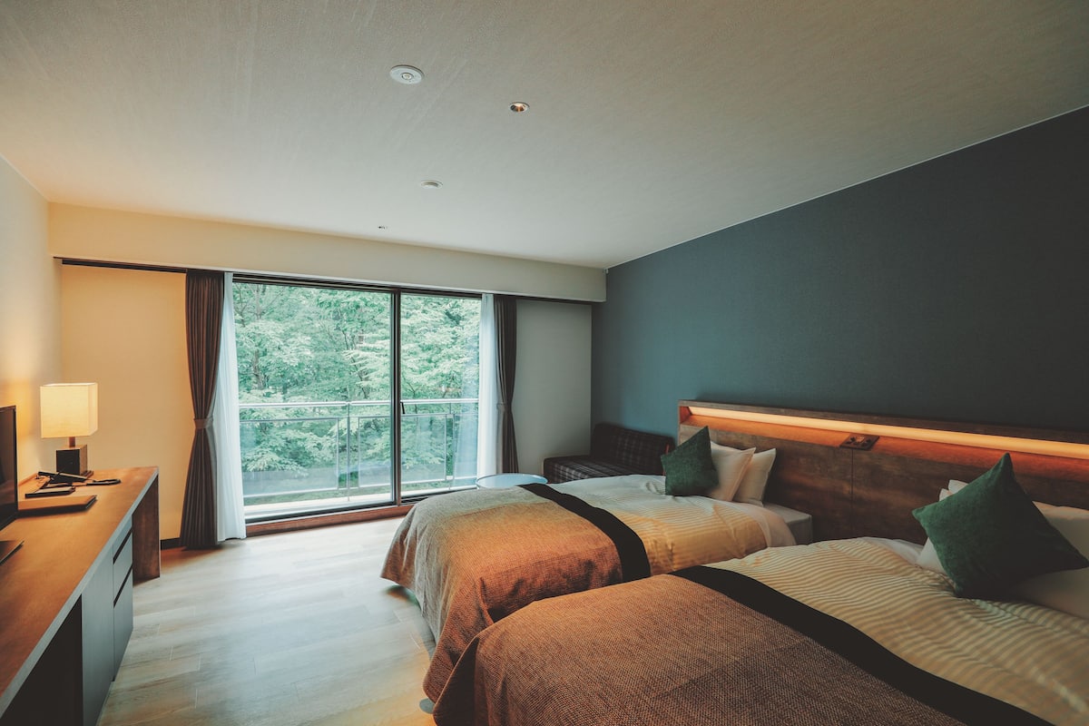 Twin Room | In-room safe, free WiFi, bed sheets