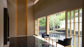 Pintu masuk interior