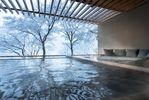 Habitación tradicional (Japanese-style, w/ Outdoor Bath, RC3) | Edredón, caja de seguridad en la habitación y decoración personalizada 