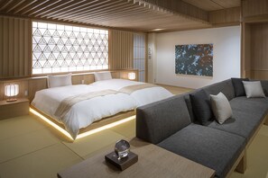 Suite tradicional, en edificio contiguo (Japanese-style, w/ Outdoor Bath, RD2) | Edredón, caja de seguridad en la habitación y decoración personalizada 