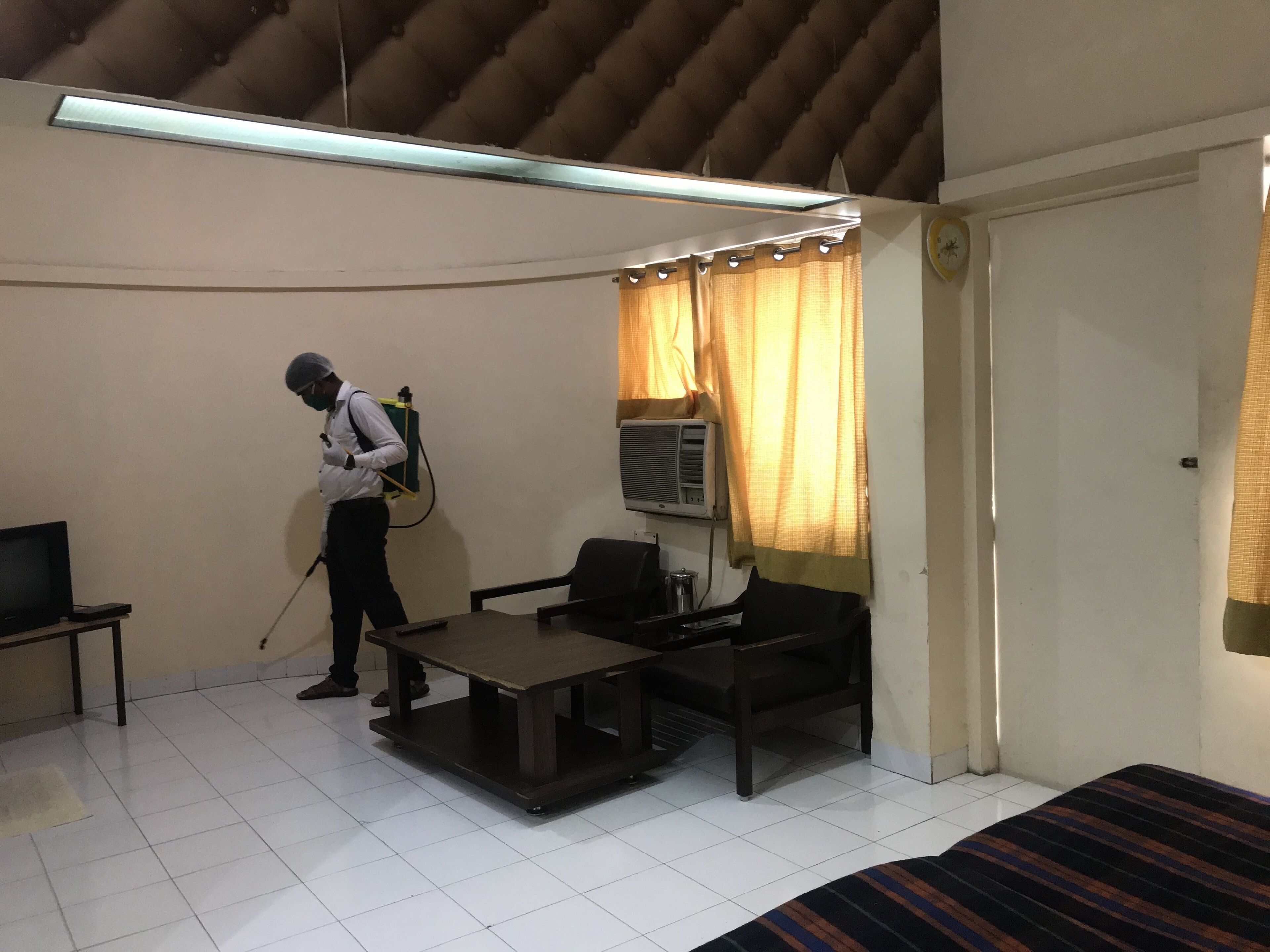 Deluxe Room AC | Khu vực ăn uống tại phòng