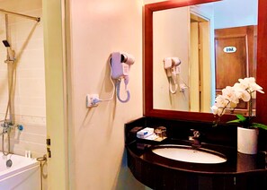 Free toiletries, hair dryer, slippers, towels - HANZ Regal Hotel Hanoi (Hanoi)