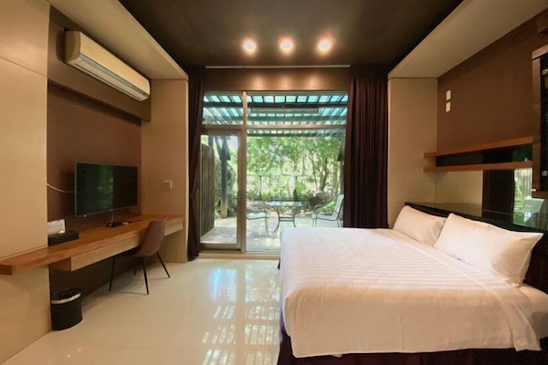 Decoración personalizada, muebles diferentes y cortinas blackout