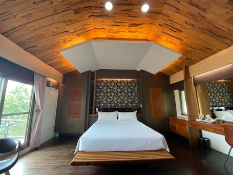 Gallery Double Room | Individually decorated, individually furnished, blackout drapes