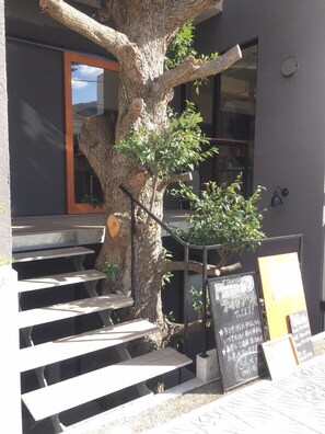 Exterior detail - Treeside Hotel & Apartment (Yugawara)