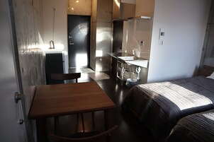 Twin Room 304 | Down comforters, individually furnished, laptop workspace