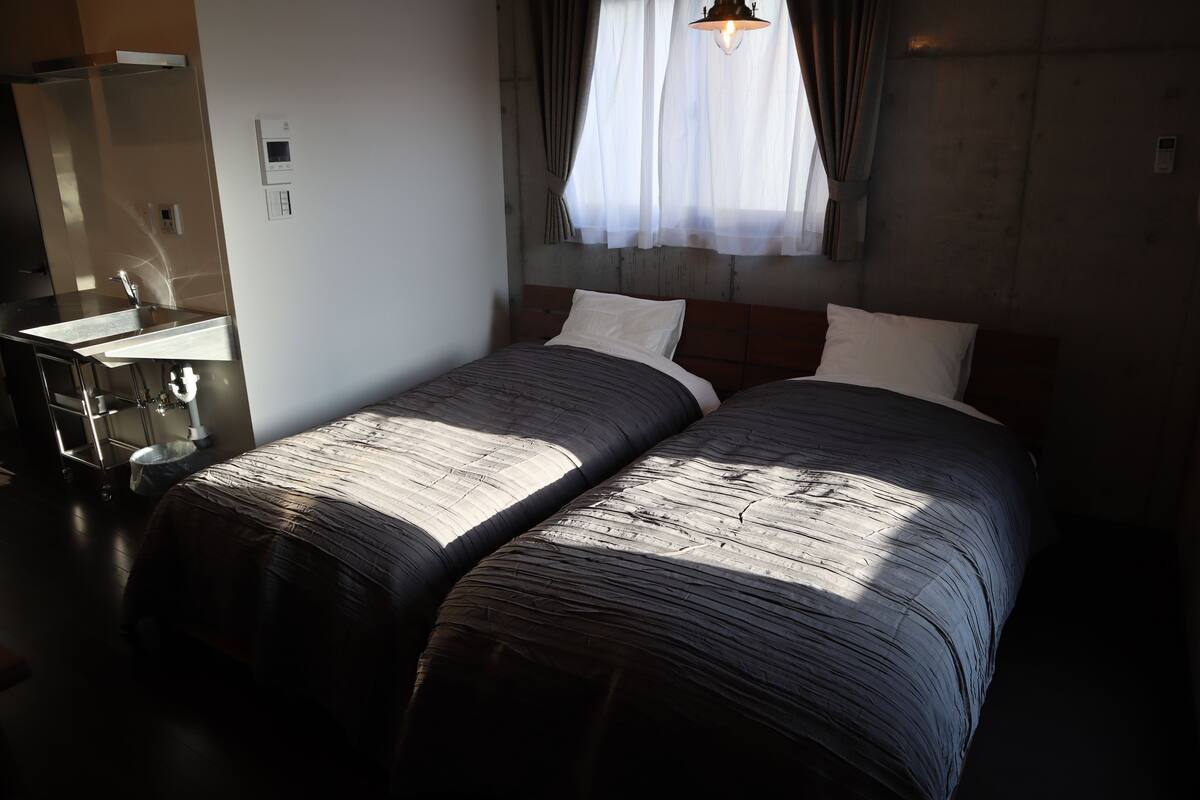 Chambre avec lits jumeaux (304) | Couette en duvet d'oie, espace de travail pour ordinateur portable