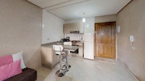 คอมฟอร์ทอพาร์ทเมนท์, 1 ห้องนอน, ปลอดบุหรี่ | บริกา  รอาหารในห้องพัก