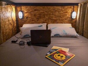 Quartos à prova de som, ferros/tábuas de passar roupa, Wi-Fi de cortesia