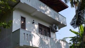 Mặt tiền nơi lưu trú