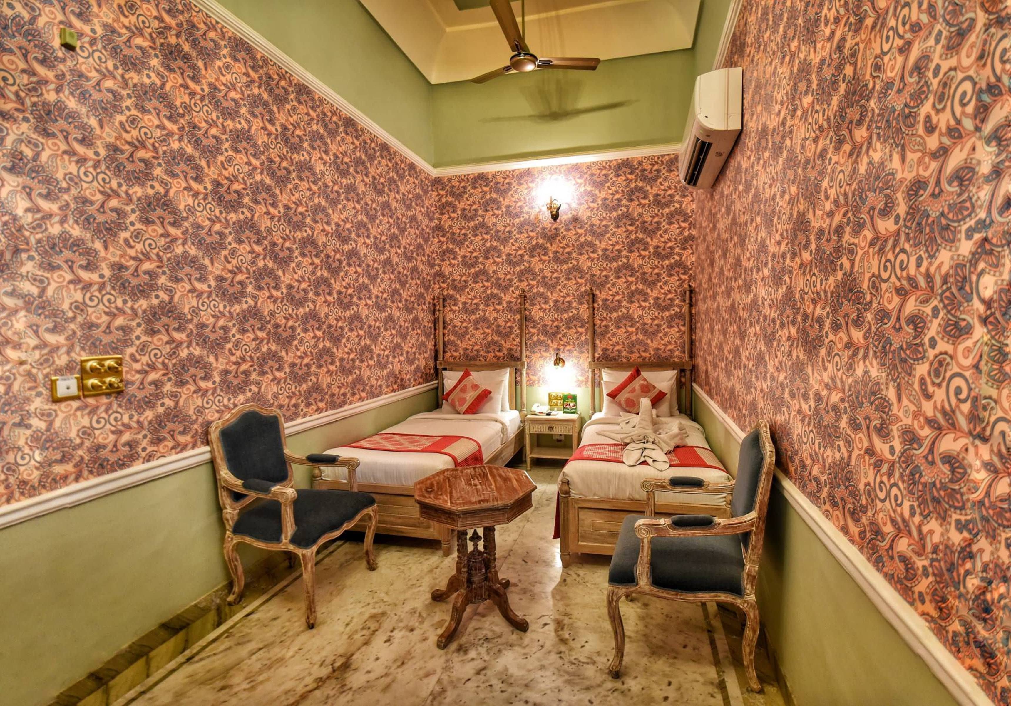 superior double room, 1 double bed | living room