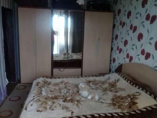 2 makuuhuonetta, työpöytä, silitysrauta/-lauta, ilmainen Wi-Fi