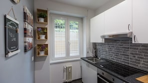 Dishwasher, cookware/dishes/utensils, dining tables - Rental In Rome Apartment Archimede (Rome)