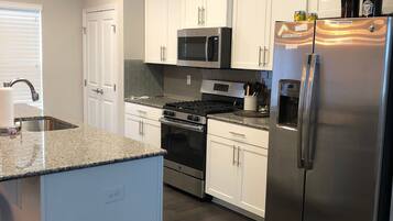 Standard House, Multiple Beds, Non Smoking | Private kitchen | Full-sized fridge, microwave, oven, stovetop