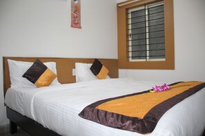 Deluxe Room, Non Smoking | 1 bedroom, Egyptian cotton sheets, premium bedding, in-room safe - Arra transit (Bengaluru)