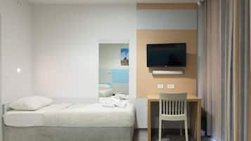 Minibar, escritorio, cortinas blackout y wifi gratis