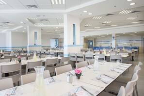 Desayuno completo gratuito y diario