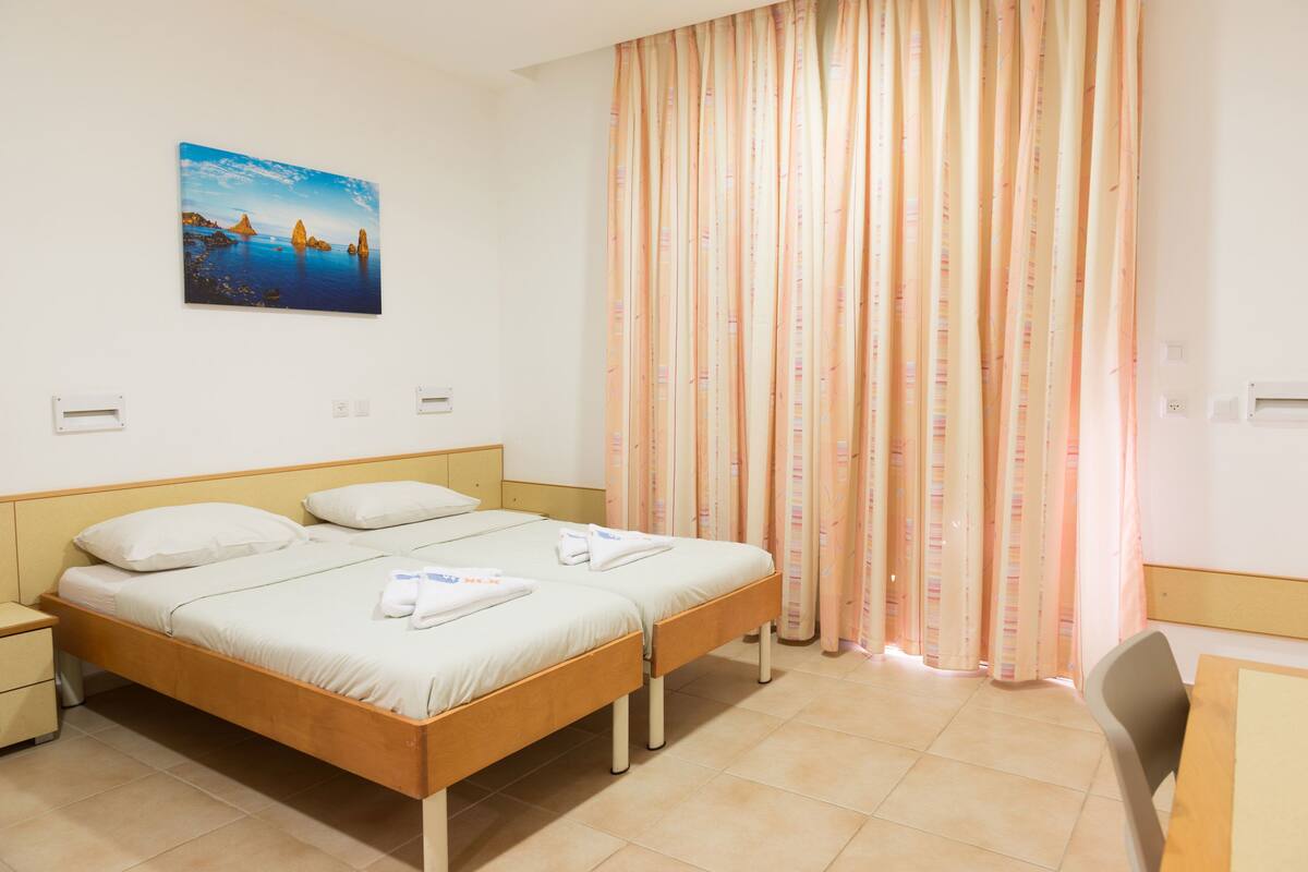 Standard Room, Non Smoking | Minibar, desk, blackout drapes, WiFi (free)
