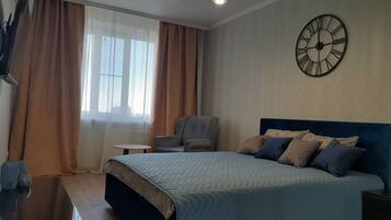 Comfort-Zimmer, 1 King-Bett und Schlafsofa, Nichtraucher, Stadtblick | 1 Schlafzimmer, Bügeleisen/Bügelbrett, kostenloses WLAN, Bettwäsche