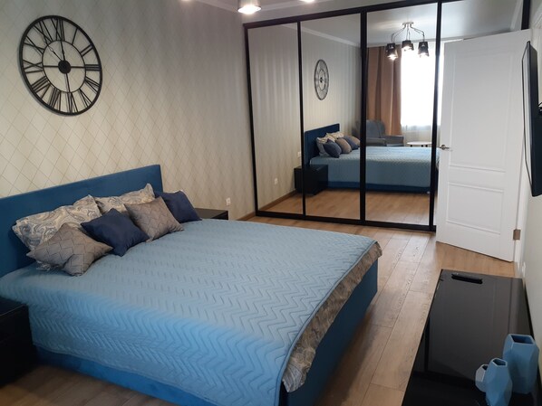 Comfort-rum - 1 kingsize-säng med bäddsoffa - icke-rökare - utsikt mot staden | 1 sovrum, strykjärn/strykbräda, gratis wi-fi och sängkläder