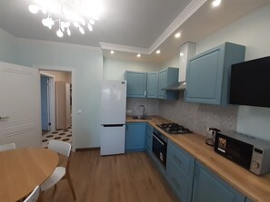 Comfort Room, 1 King Bed with Sofa bed, Non Smoking, City View | Shared kitchen - Apartment on Vokzalnaya 51a-254 (Ryazan)