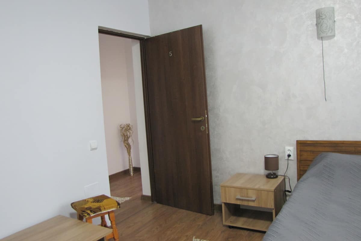 Family Triple Room, Multiple Beds, Non Smoking | Iron/ironing board, free WiFi, bed sheets