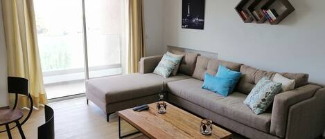 Apartment | Blackout curtains, iron/ironing board, free WiFi, bed sheets