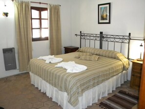 Comfort Double Room, 1 Double Bed | Desk, free WiFi, bed sheets - Posada San Bras (Villa General Belgrano)