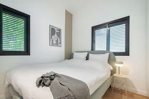 Two Bedroom Apartment with Balcony (stairs only) - 2 Yaavets St | In-room safe, blackout drapes, iron/ironing board, free WiFi - Mr. Yavos - By TLV2GO (Tel Aviv)