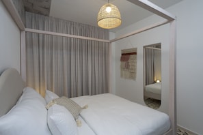In-room safe, blackout drapes, iron/ironing board, free WiFi - Mr. Yavos - By TLV2GO (Tel Aviv)