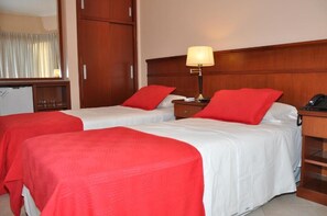 2 quartos, cofres nos quartos, cortinas blackout, Wi-Fi de cortesia
