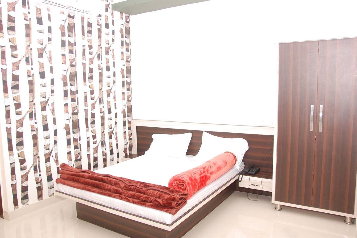 Standard Room | Premium bedding, desk, rollaway beds, free WiFi