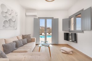 Design Villa, 3 Bedrooms, Private Pool (3) | Living room