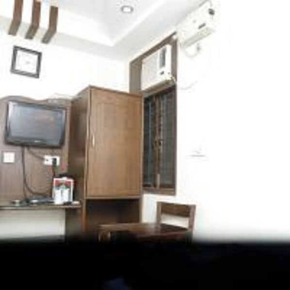 Soundproofing, rollaway beds, free WiFi
