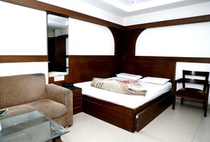 Rollaway beds, free WiFi - Hotel Maharani Delhi (New Delhi)