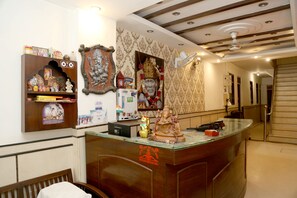 Property entrance - Hotel Konark (New Delhi)