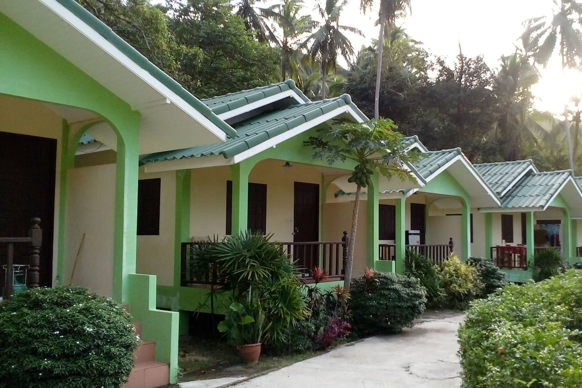 Standard Bungalow, 1 King Bed, Non Smoking, Mountain View | Terrace/patio