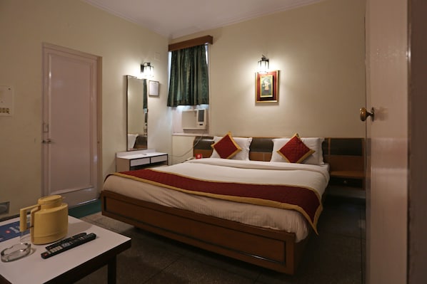 Deluxe Room, 1 Double Bed, Non Smoking | Desk, rollaway beds, free WiFi