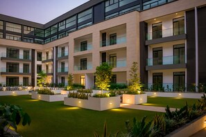 Front of property - evening/night - Embassy Gardens Premier Suites (Accra)