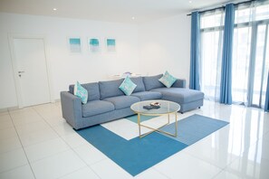 Executive Apartment | In-room dining - Embassy Gardens Premier Suites (Accra)