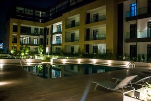 Facciata della struttura - sera/notte