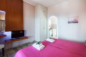 Studio, Sea View | Television